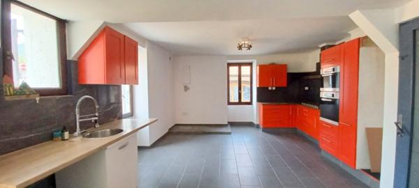 Léaz (01200) maison avec jardin