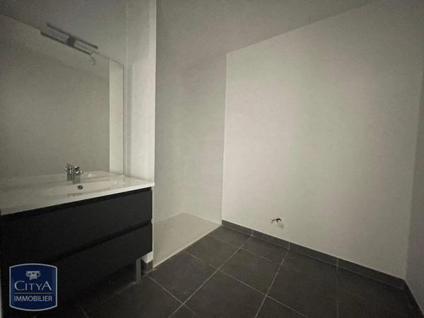 Appartement à louer 3 pièces 63.4m² Villeneuve-lès-Avignon (30400)