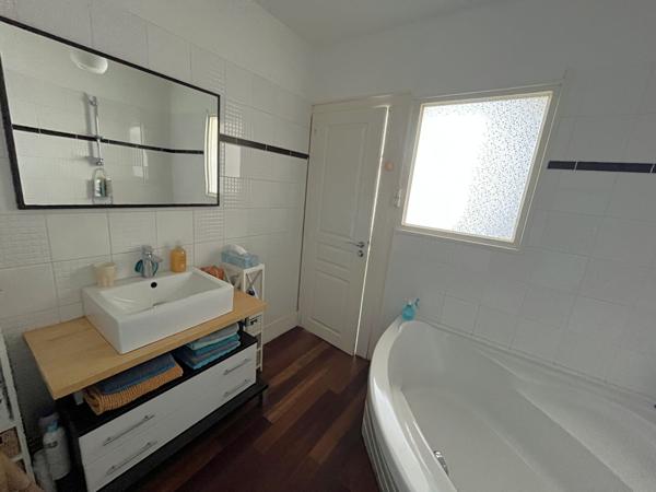 Indre 44610 , maison de pêcheur sur 3 niveaux  2 chambres, terrasse sud