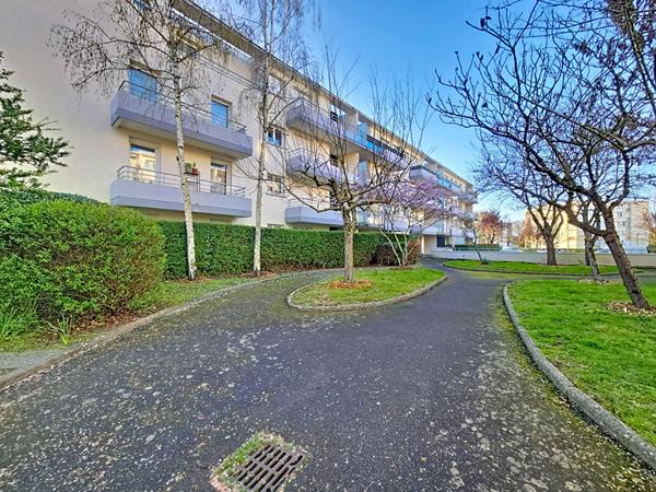 Appartement Tours 3 pièces - Terasse - Proche TRAM 3 Rivières