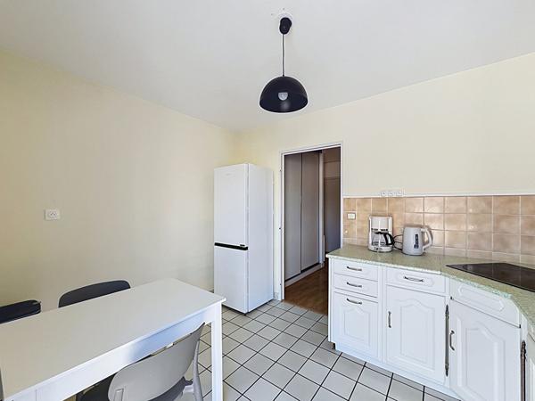 A LOUER T3 meublé avec parking 74 m² ANGERS GARE