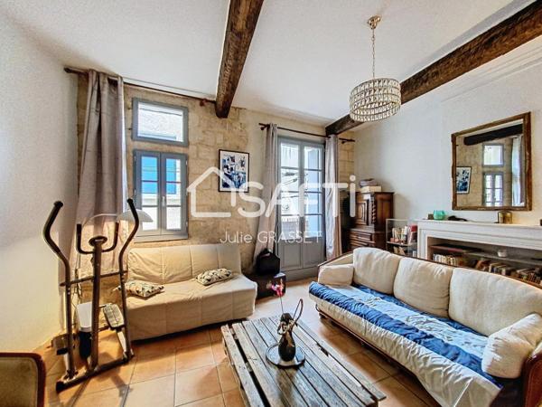 MAISON EN PIERRE AVEC TERRASSE TROPEZIENNE