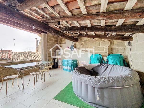 MAISON EN PIERRE AVEC TERRASSE TROPEZIENNE