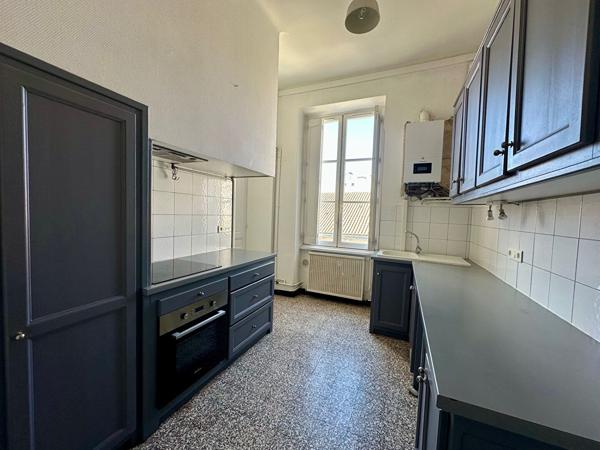 SPACIEUX APPARTEMENT EN CENTRE VILLE DE CARCASSONNE