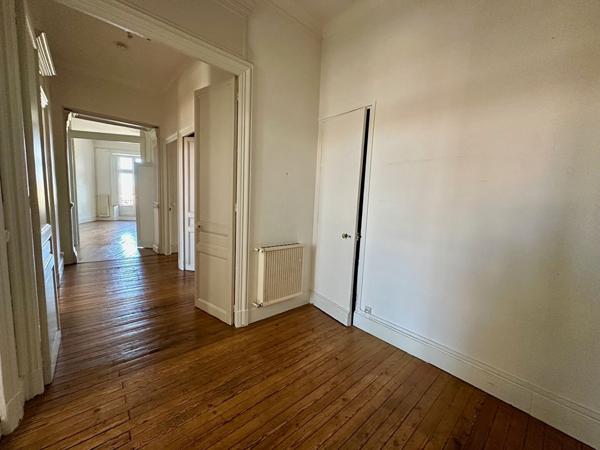 SPACIEUX APPARTEMENT EN CENTRE VILLE DE CARCASSONNE