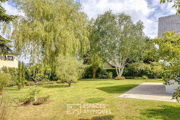 Maison familiale avec extension contemporaine et jardin paysager