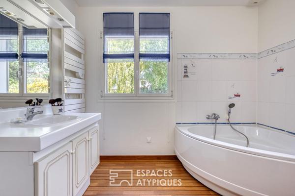 Maison familiale avec extension contemporaine et jardin paysager