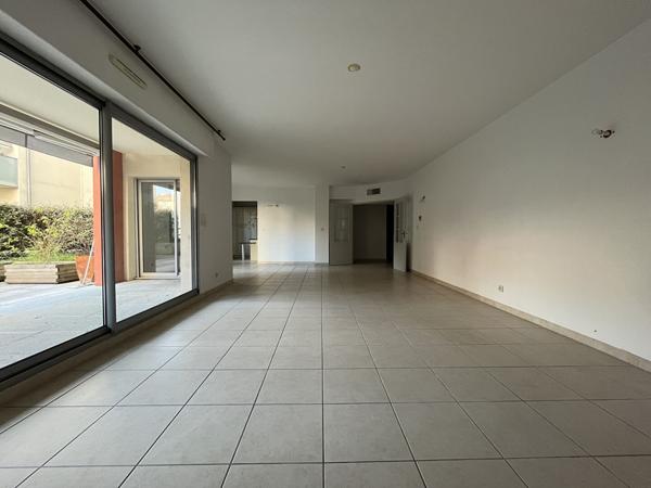 Appartement T4 de 117 m² avec 2 terrasses, garage et accessibilité PMR