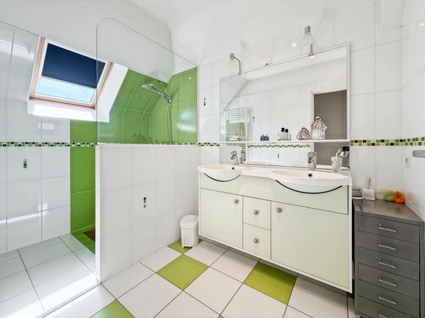 Dept de la Vienne (86) Maison contemporaine de 160 m² – Quartier recherché à l'est de la ville