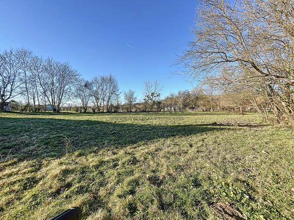 Terrain constructible à Beauchalot