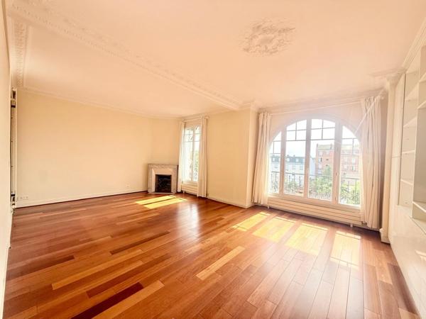 Appartement Centre-ville 469 000 € - Référence  4299