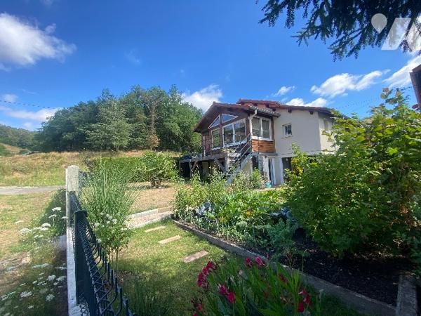Pour amoureux de la nature, maison de 75m² habitables environ plus dépendances sur 295m² de jardin