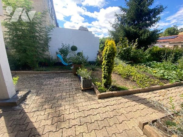Pour amoureux de la nature, maison de 75m² habitables environ plus dépendances sur 295m² de jardin