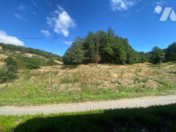 Pour amoureux de la nature, maison de 75m² habitables environ plus dépendances sur 295m² de jardin