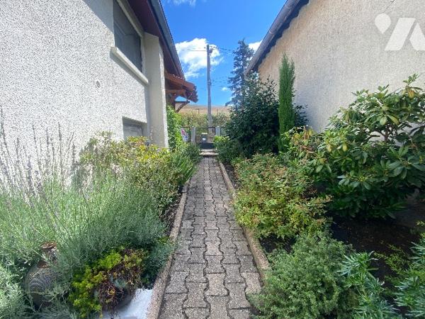Pour amoureux de la nature, maison de 75m² habitables environ plus dépendances sur 295m² de jardin
