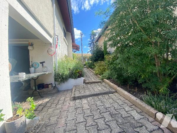 Pour amoureux de la nature, maison de 75m² habitables environ plus dépendances sur 295m² de jardin