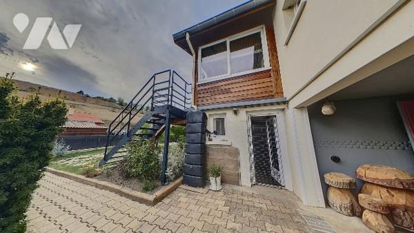 Pour amoureux de la nature, maison de 75m² habitables environ plus dépendances sur 295m² de jardin