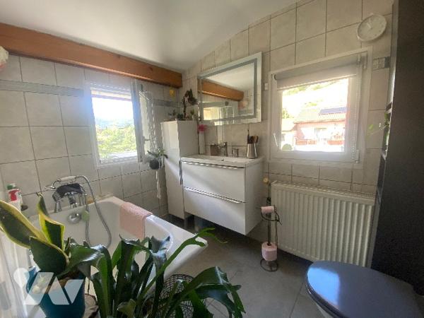 Pour amoureux de la nature, maison de 75m² habitables environ plus dépendances sur 295m² de jardin