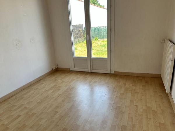Un cadre de vie privilégié pour cette agréable maison de plain-pied , La roche sur yon
