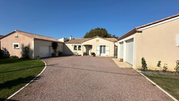Maison de plain-pied à vendre 4 pièces BERGERAC (24) - terrain 2184 m2 - piscine