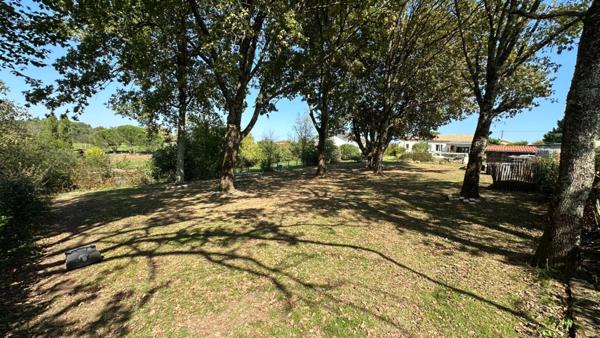 Maison de plain-pied à vendre 4 pièces BERGERAC (24) - terrain 2184 m2 - piscine