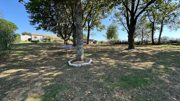 Maison de plain-pied à vendre 4 pièces BERGERAC (24) - terrain 2184 m2 - piscine
