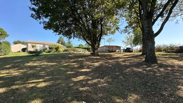 Maison de plain-pied à vendre 4 pièces BERGERAC (24) - terrain 2184 m2 - piscine