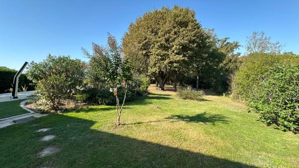 Maison de plain-pied à vendre 4 pièces BERGERAC (24) - terrain 2184 m2 - piscine