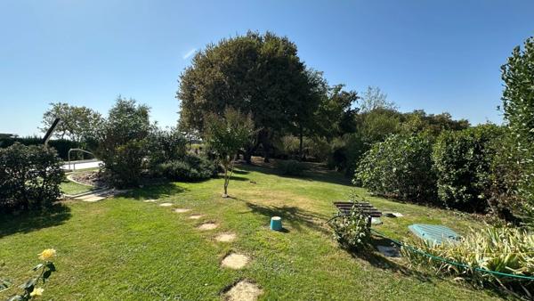Maison de plain-pied à vendre 4 pièces BERGERAC (24) - terrain 2184 m2 - piscine