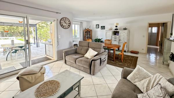 Maison de plain-pied à vendre 4 pièces BERGERAC (24) - terrain 2184 m2 - piscine