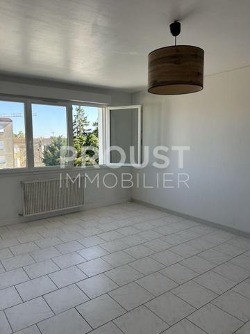 En exclusivité a vendre niort quartier dugesclin appartement 60,28 m² résidence sécurisée.
