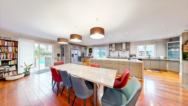 Maison contemporaine 9 chambres sous-sol