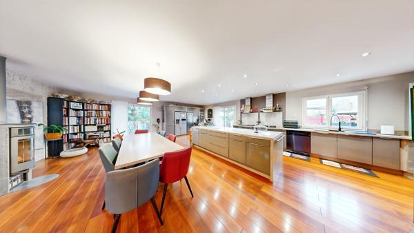 Maison contemporaine 9 chambres sous-sol