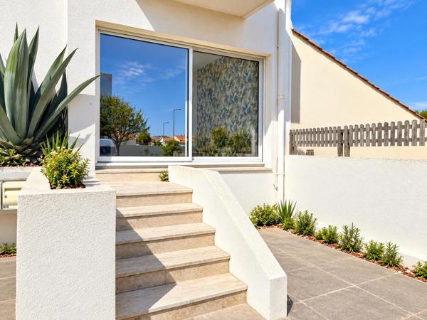 Appartement
         2 pièces
        - 42 m² Exclusivité 214 000 € *