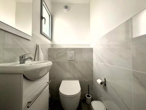 Maison de 2023 – 138 m² – 6 chambres – DPE A – Jardin plein sud – Garage