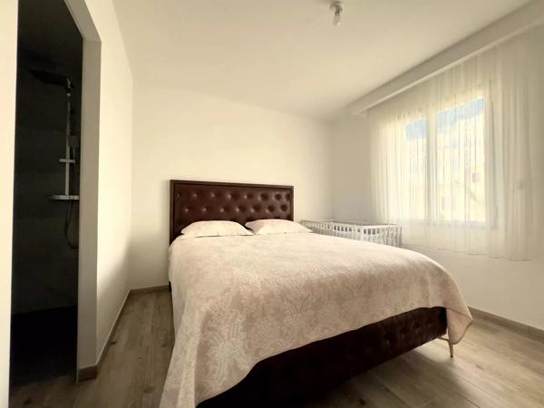 Maison de 2023 – 138 m² – 6 chambres – DPE A – Jardin plein sud – Garage