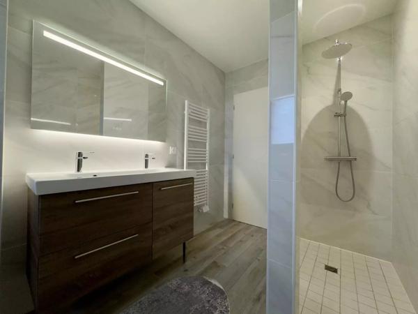 Maison de 2023 – 138 m² – 6 chambres – DPE A – Jardin plein sud – Garage