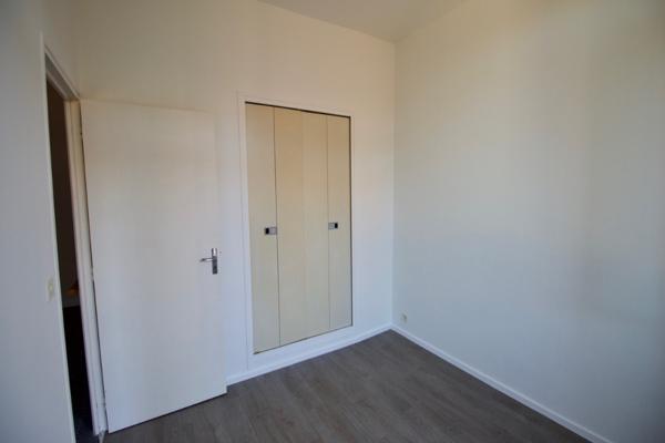 INVESTISSEUR, SECTEUR VILLENEUVE SUR LOT , LOT DE 2 APPARTEMENTS rive droite, proche des commerces. * Au 1er étage droite : appartement T2 de 28 m2 comprenant une pièce de vie avec une cuisine équipée d'une plaque électrique, un frigo donnant sur une p , Villeneuve sur lot