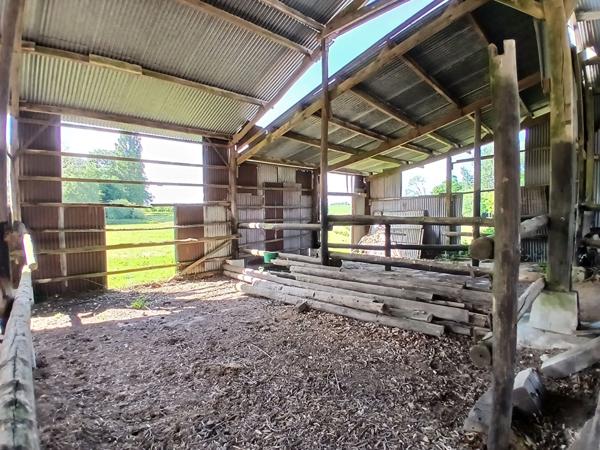 Charmant Corps de ferme avec Grand Terrain Agricole
