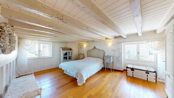 Charmant Corps de ferme avec Grand Terrain Agricole