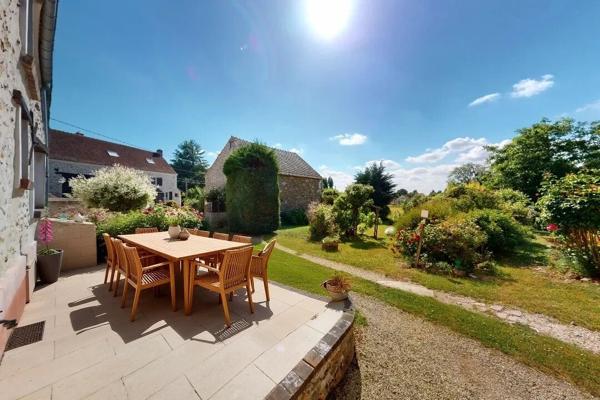 Charmant Corps de ferme avec Grand Terrain Agricole