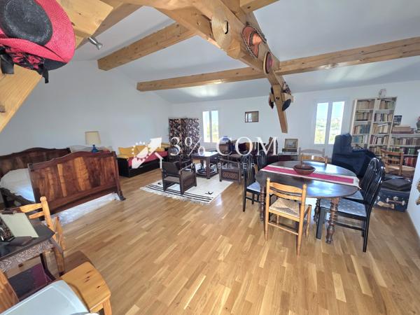 Maison de village
                                                                                                                                                                                                                                                                                                                        7 pièce(s)                                                                                                                                                                                                          4 chambre(s)                                                                                                                                                                                                          157  m²