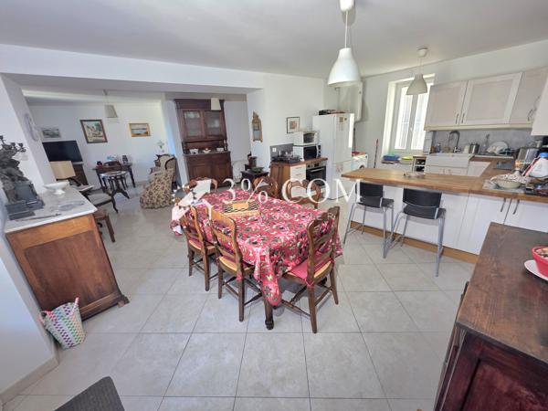 Maison de village
                                                                                                                                                                                                                                                                                                                        7 pièce(s)                                                                                                                                                                                                          4 chambre(s)                                                                                                                                                                                                          157  m²