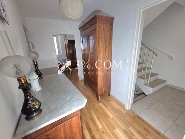 Maison de village
                                                                                                                                                                                                                                                                                                                        7 pièce(s)                                                                                                                                                                                                          4 chambre(s)                                                                                                                                                                                                          157  m²