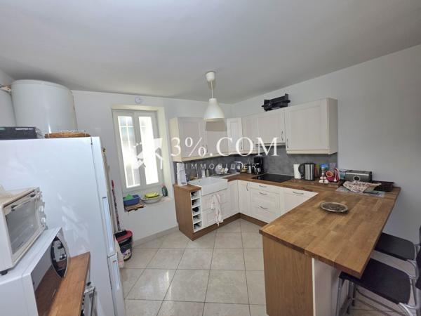 Maison de village
                                                                                                                                                                                                                                                                                                                        7 pièce(s)                                                                                                                                                                                                          4 chambre(s)                                                                                                                                                                                                          157  m²