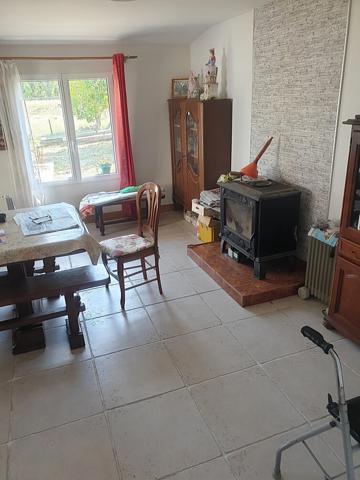 Maison 182 m² à vendre 7 pièces CHALAIS (16) 4 à 6 chambres – Commodités à pied – Fort potentiel ! terrain !