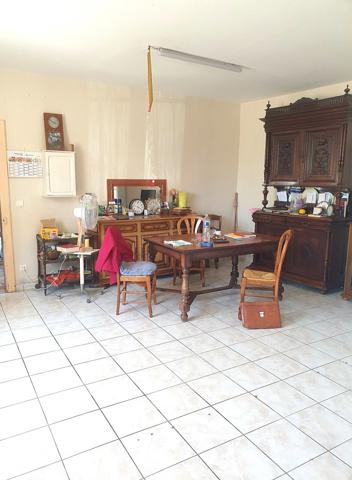 Maison 182 m² à vendre 7 pièces CHALAIS (16) 4 à 6 chambres – Commodités à pied – Fort potentiel ! terrain !