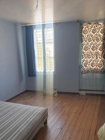 Maison 182 m² à vendre 7 pièces CHALAIS (16) 4 à 6 chambres – Commodités à pied – Fort potentiel ! terrain !