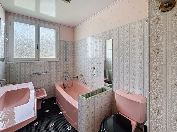 Maison à vendre aux Ponts de Cé - 3 chambres avec sous-sol complet, jardin clos et vue sur Loire