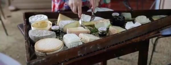 Fond de commerce restaurant situé dans un village médiéval très touristique à 15 minutes de Bergerac.